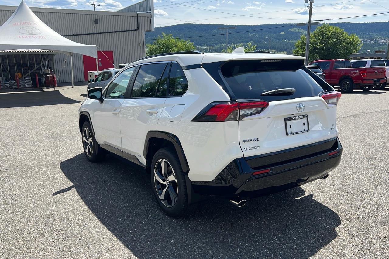 2025 Toyota RAV4 Plug-In Hybrid SE Photo4