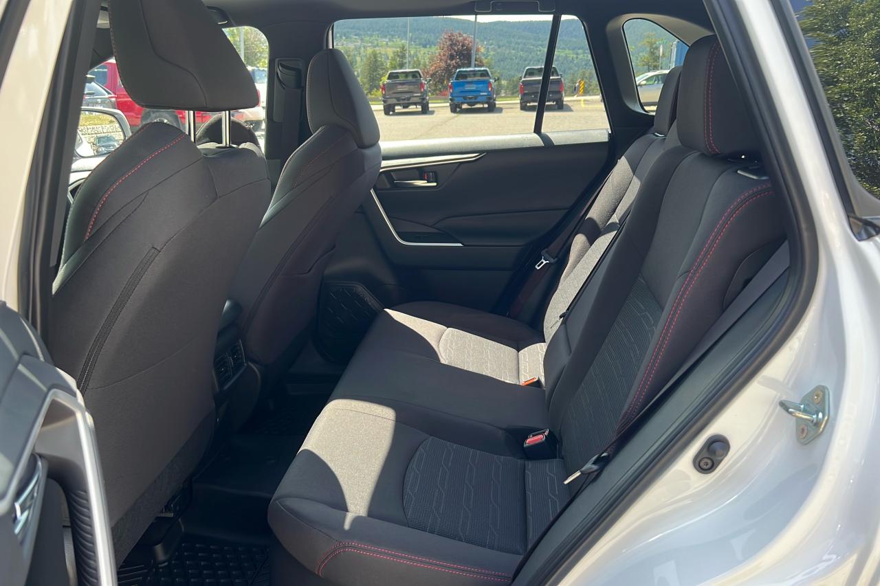 2025 Toyota RAV4 Plug-In Hybrid SE Photo