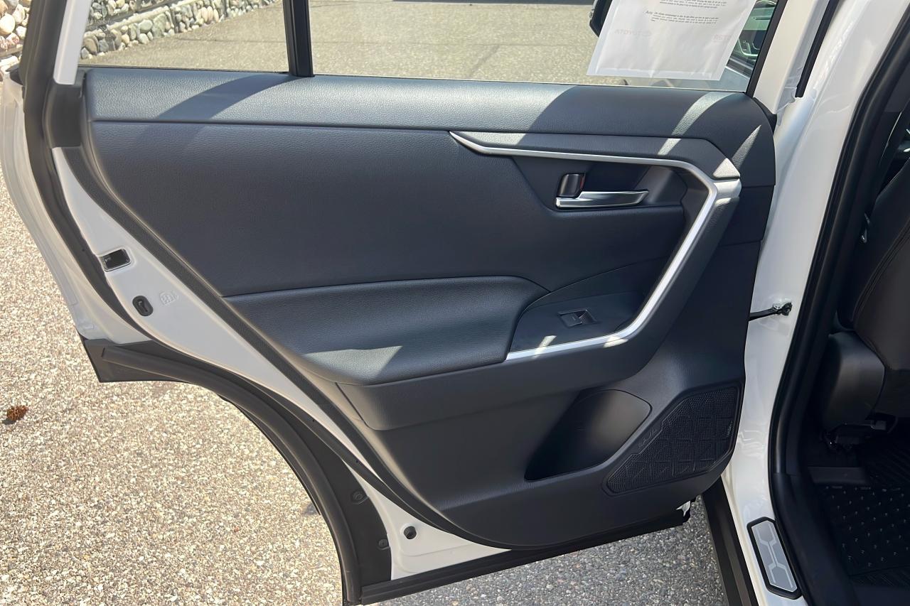 2025 Toyota RAV4 Plug-In Hybrid SE Photo