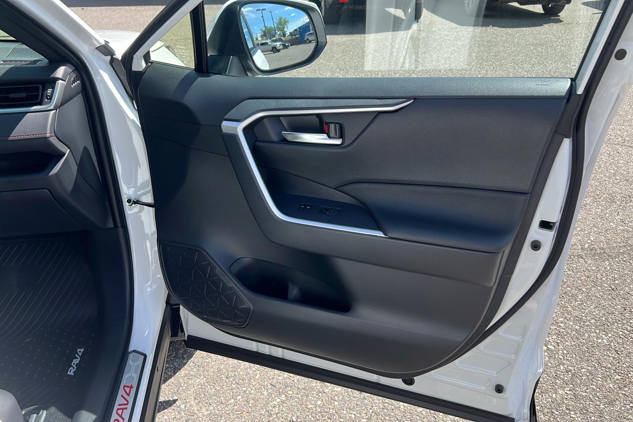 2025 Toyota RAV4 Plug-In Hybrid SE Photo