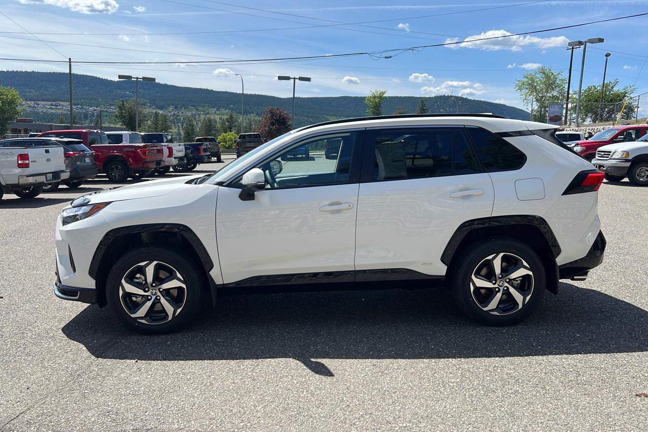 2025 Toyota RAV4 Plug-In Hybrid SE Photo3