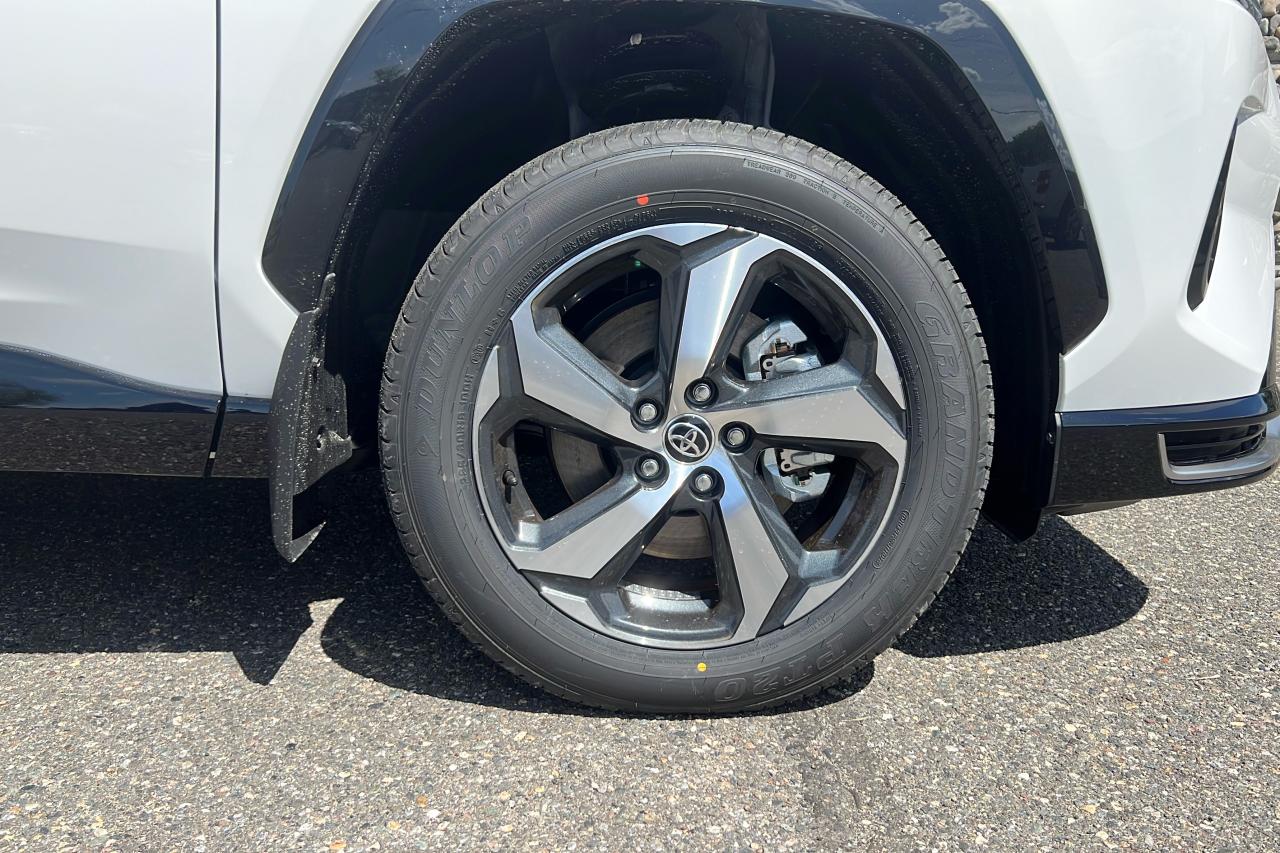 2025 Toyota RAV4 Plug-In Hybrid SE Photo