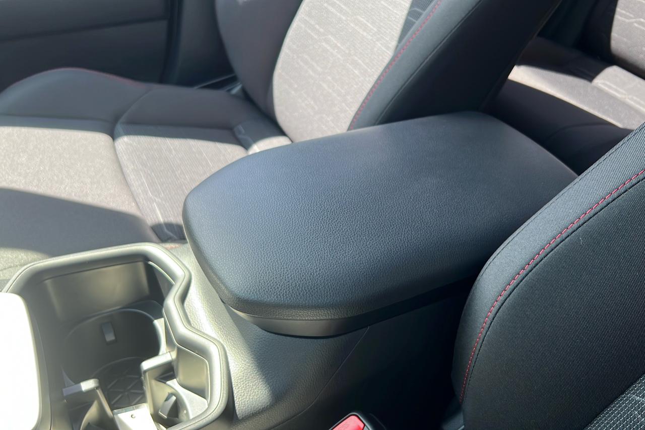 2025 Toyota RAV4 Plug-In Hybrid SE Photo