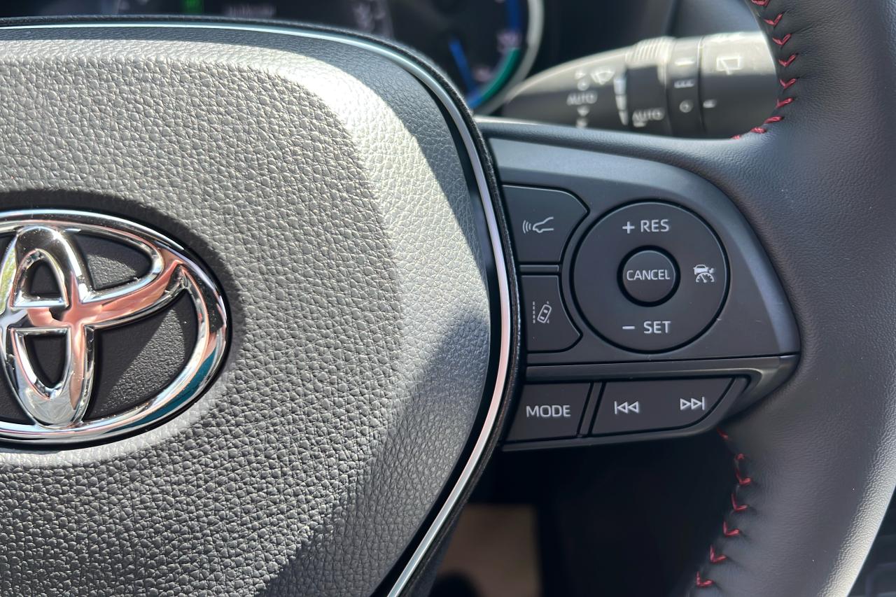 2025 Toyota RAV4 Plug-In Hybrid SE Photo