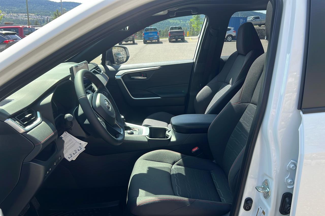 2025 Toyota RAV4 Plug-In Hybrid SE Photo