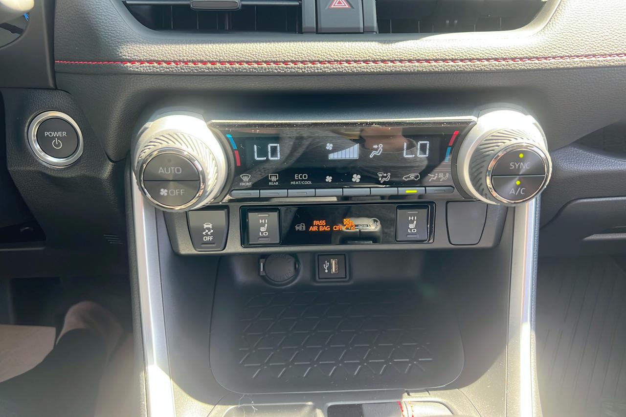 2025 Toyota RAV4 Plug-In Hybrid SE Photo
