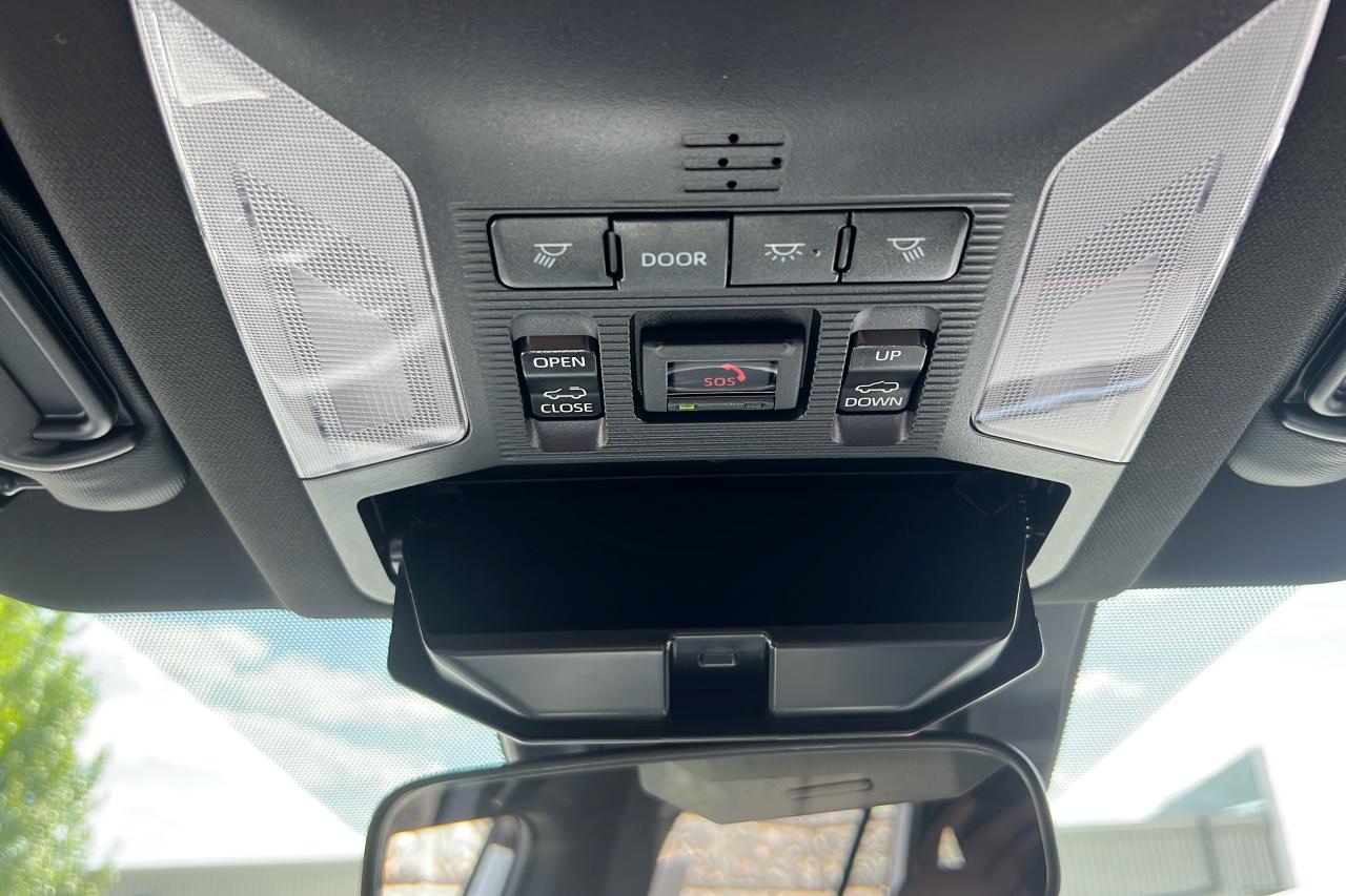 2025 Toyota RAV4 Plug-In Hybrid SE Photo