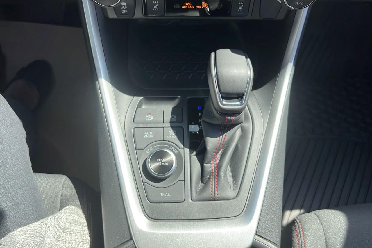 2025 Toyota RAV4 Plug-In Hybrid SE Photo