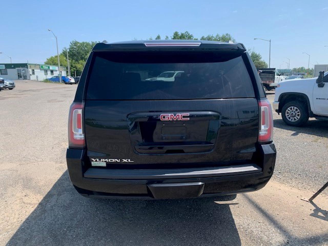 2018 GMC Yukon XL SLT - Photo #2