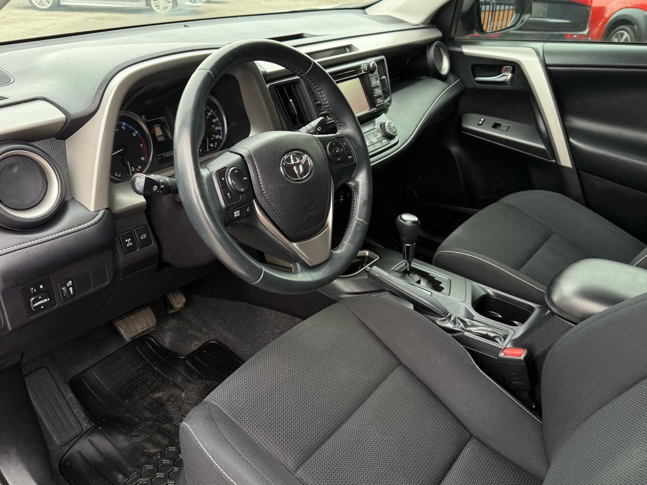 2016 Toyota RAV4 XLE | Navigation | Heated Seats | Sunroof - Photo #9