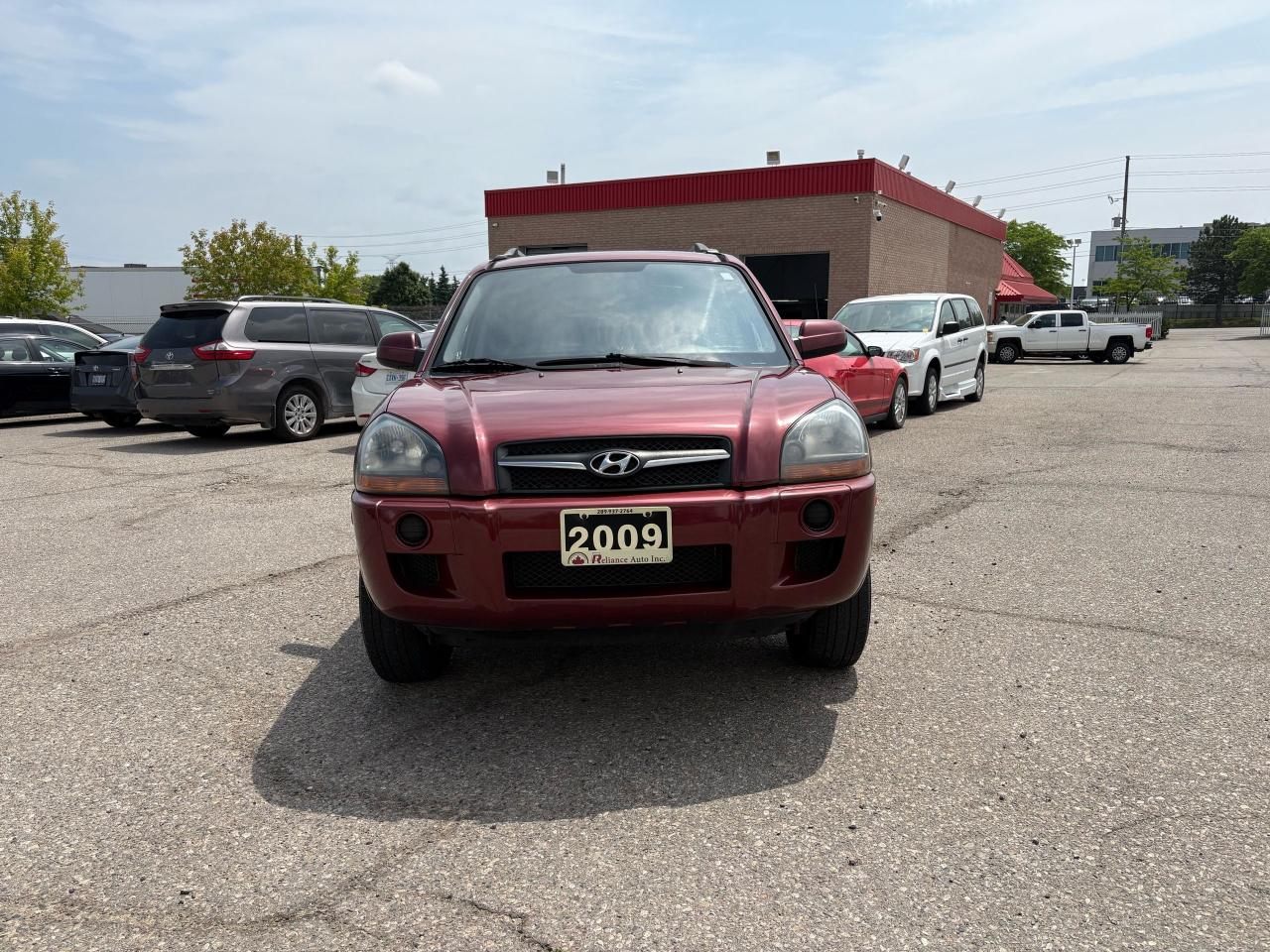 2009 Hyundai Tucson GL - Photo #2