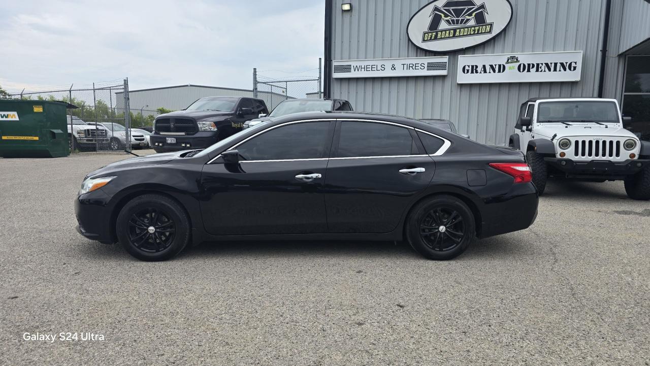 2017 Nissan Altima 2.5 - Photo #2