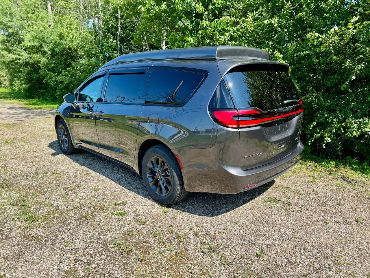 2022 Chrysler Pacifica Touring S AWD "Weekend Edition" - Photo #10