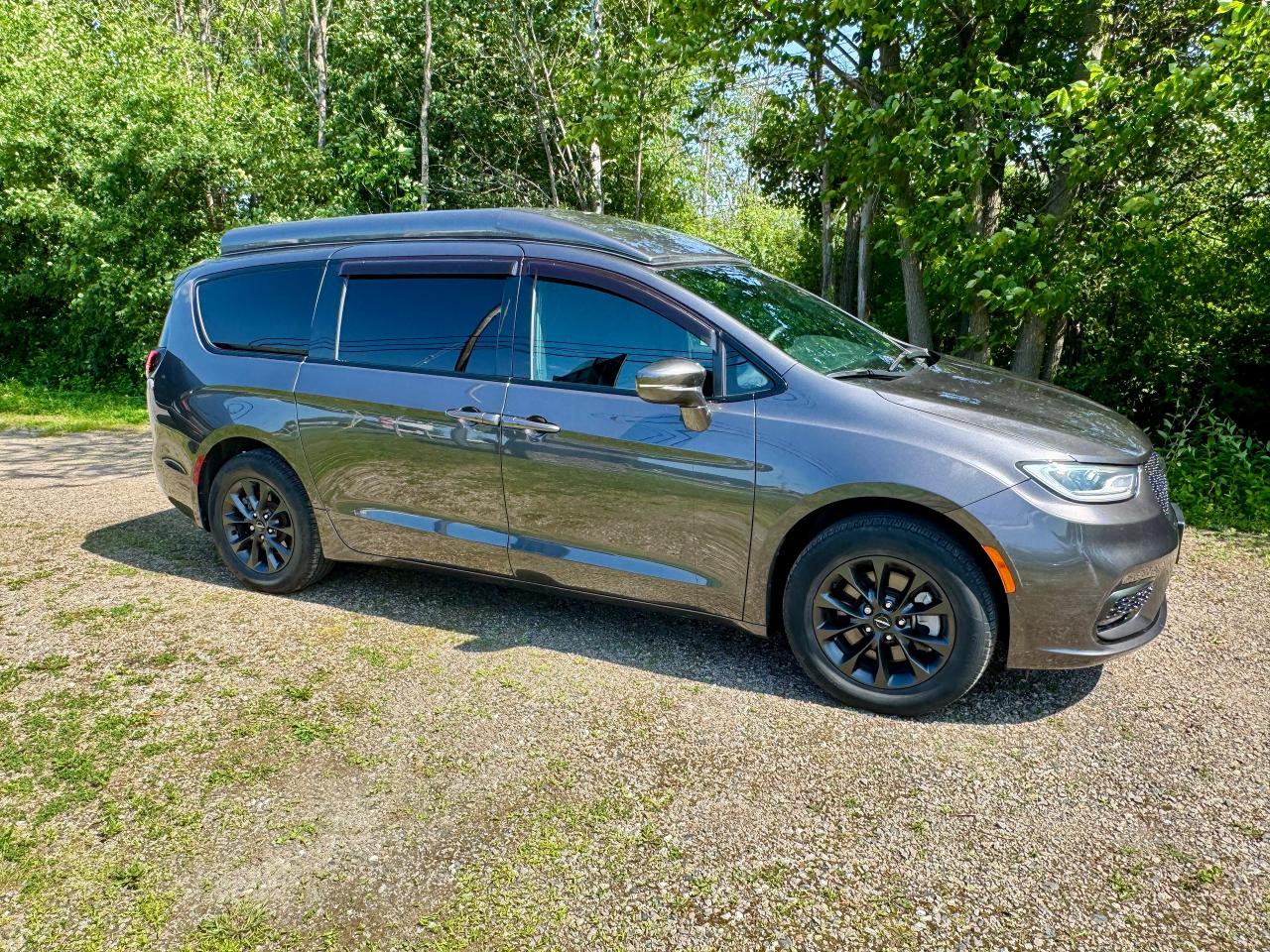 2022 Chrysler Pacifica Touring S AWD "Weekend Edition" - Photo #4
