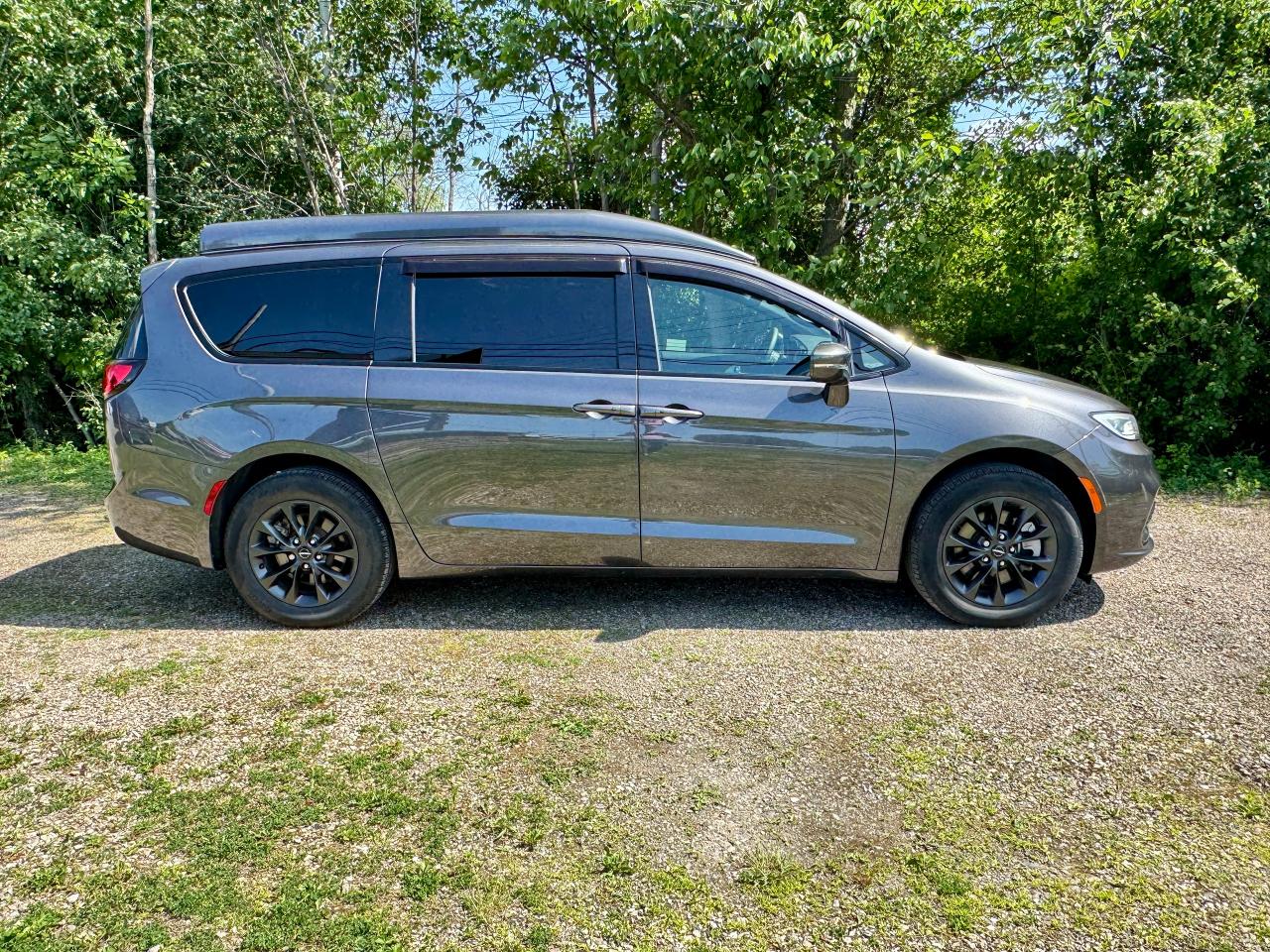2022 Chrysler Pacifica Touring S AWD "Weekend Edition" - Photo #5
