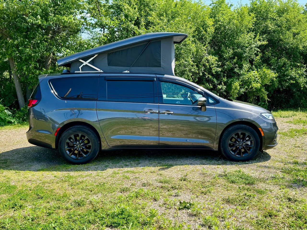 2022 Chrysler Pacifica Touring S AWD "Weekend Edition" - Photo #17