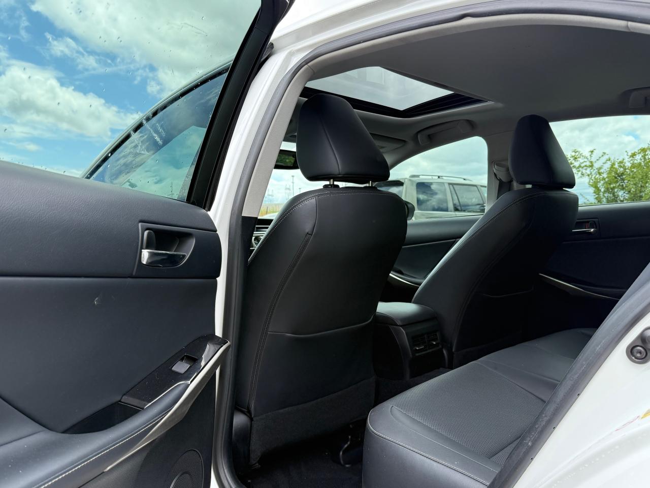 2015 Lexus IS 350 AWD *SAFETY INCL*FINANCING AVAIL*MINT* - Photo #14