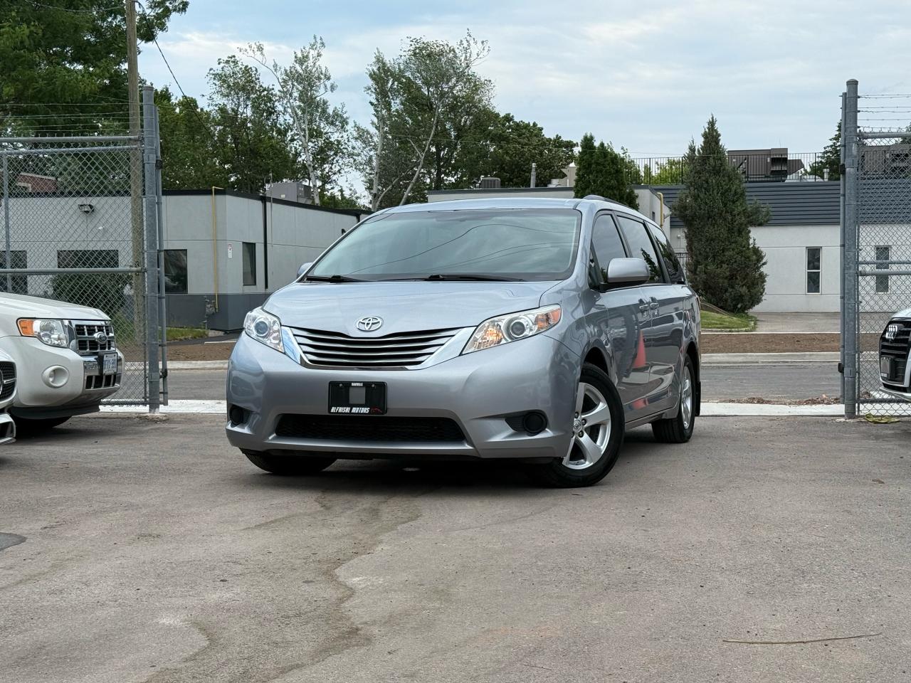 Used 2017 Toyota Sienna LE 8PASS|BACKUP|BLUETOOTH for sale in Oakville, ON