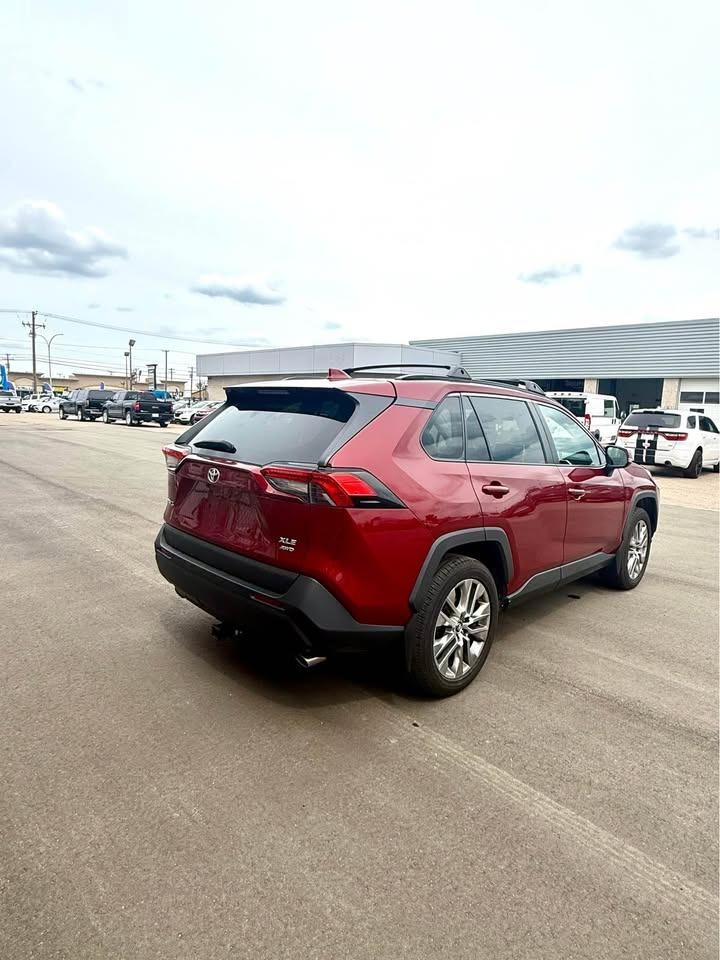 2020 Toyota RAV4 XLE - Photo #6