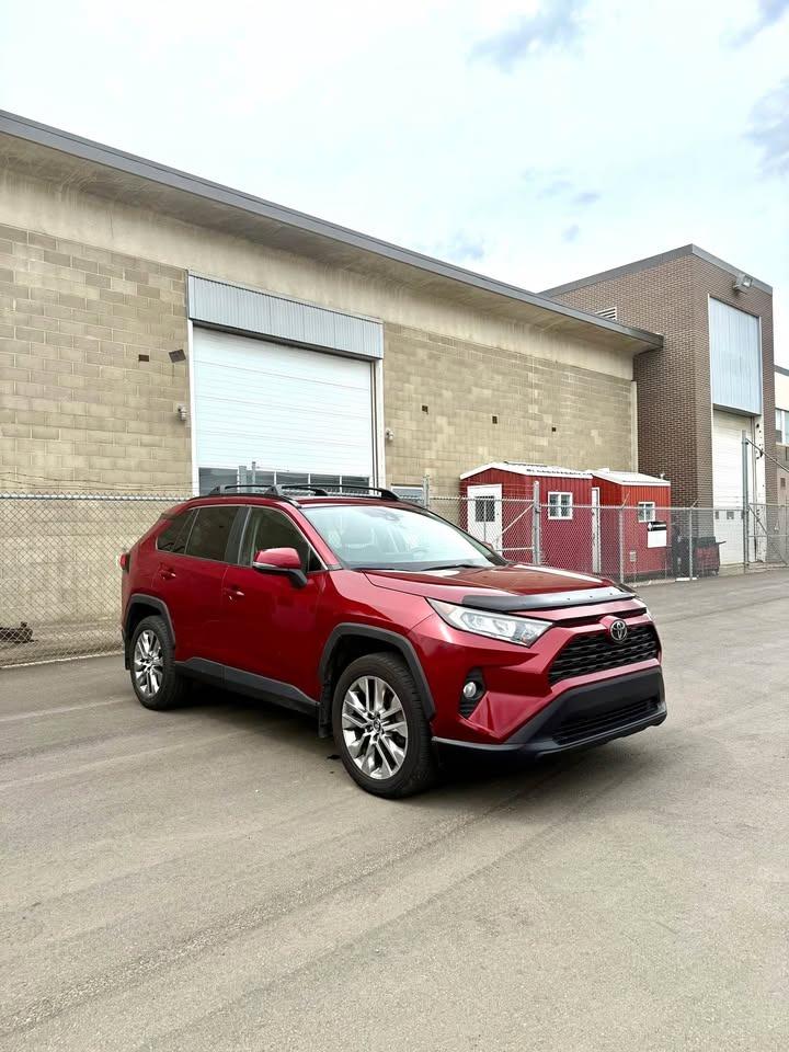 2020 Toyota RAV4 XLE - Photo #2