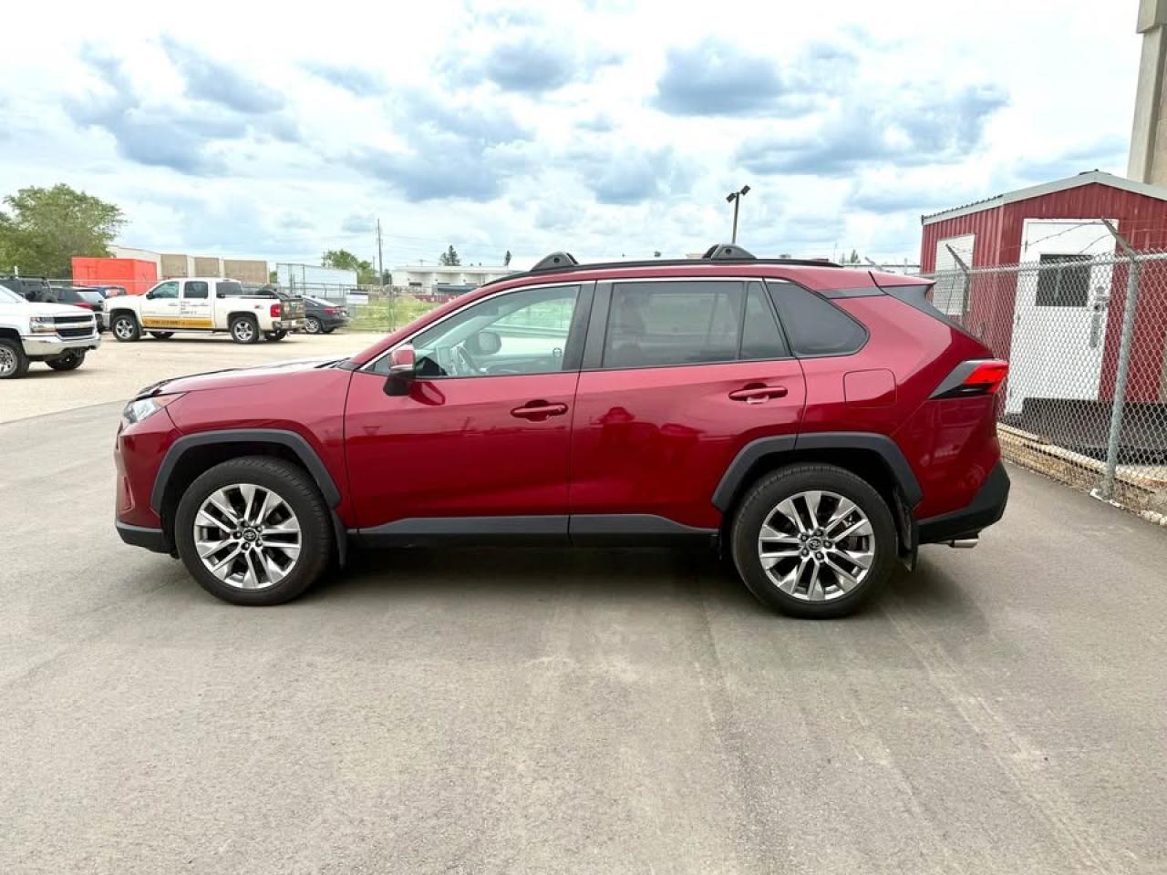 2020 Toyota RAV4 XLE - Photo #5