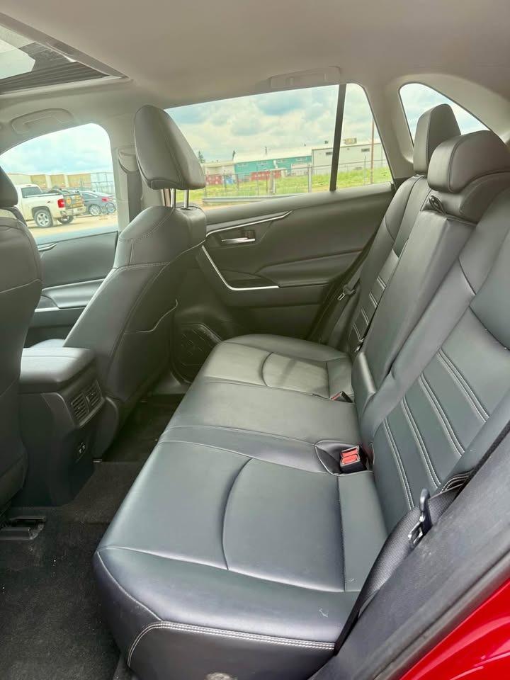2020 Toyota RAV4 XLE - Photo #17