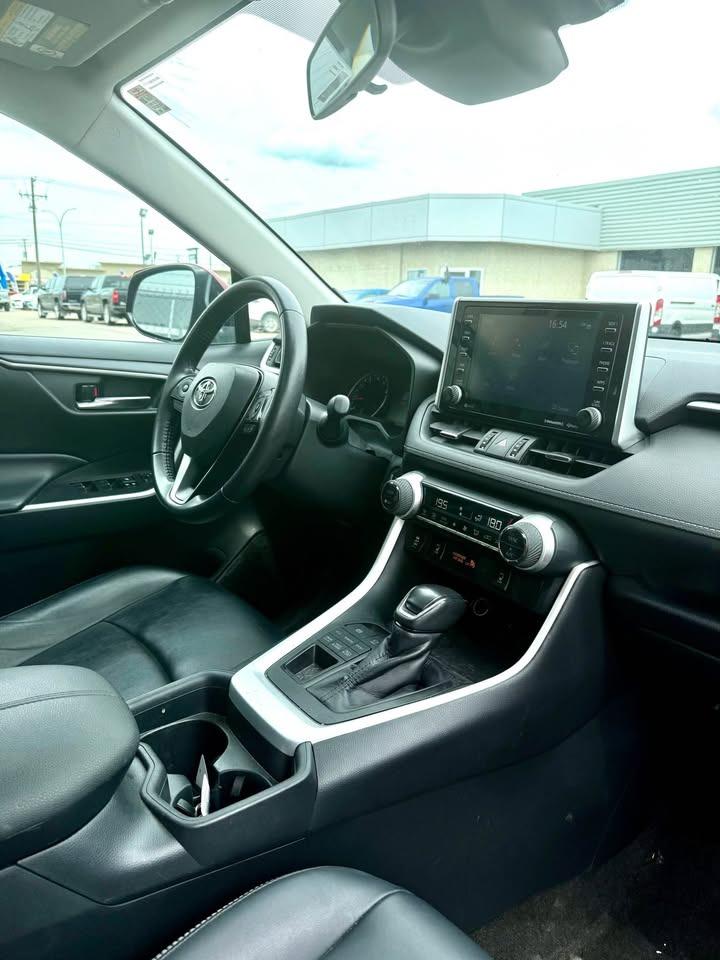 2020 Toyota RAV4 XLE - Photo #10