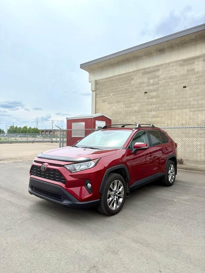 2020 Toyota RAV4 XLE - Photo #3