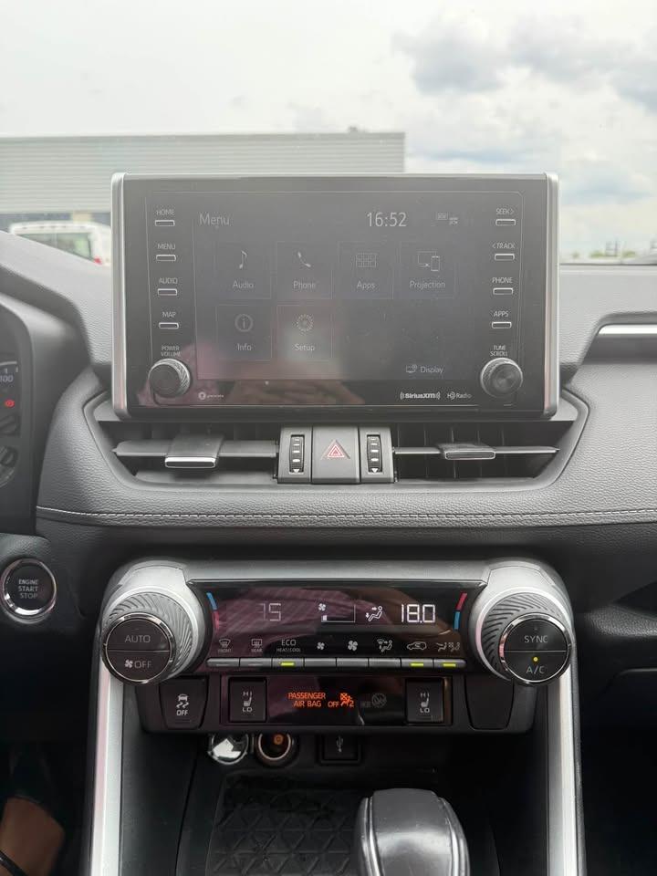 2020 Toyota RAV4 XLE - Photo #13