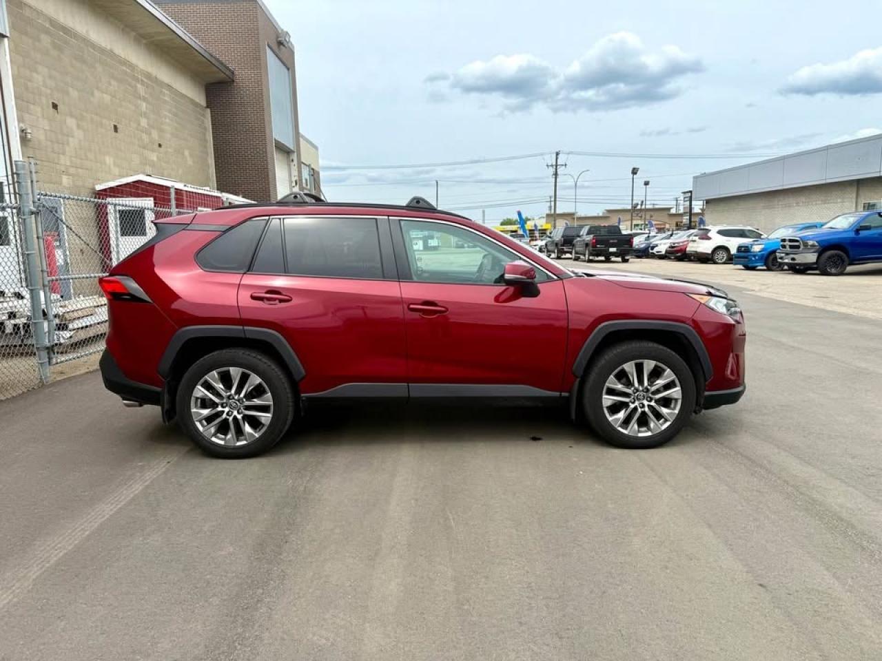 2020 Toyota RAV4 XLE - Photo #4