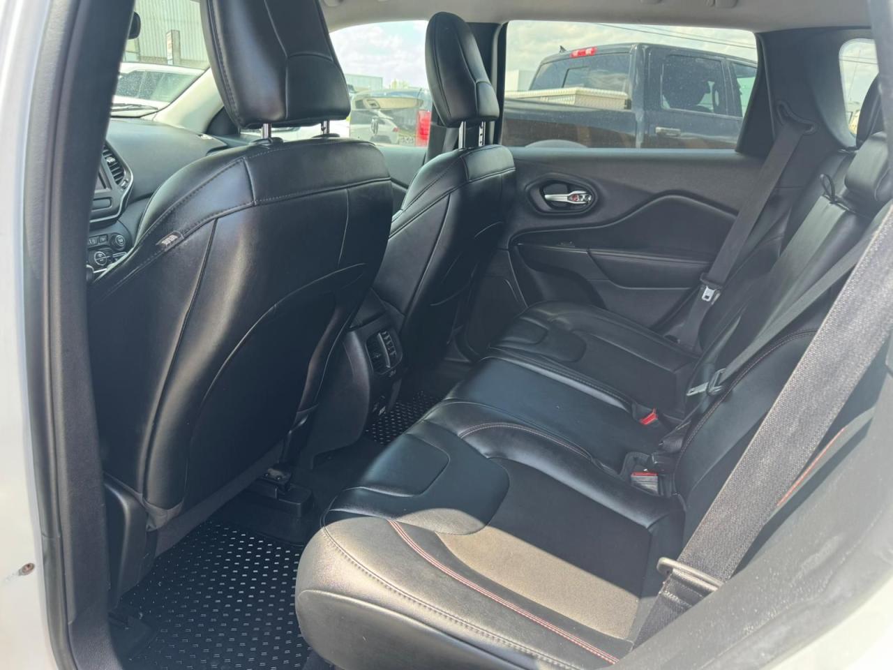 2022 Jeep Cherokee Trailhawk - Photo #14