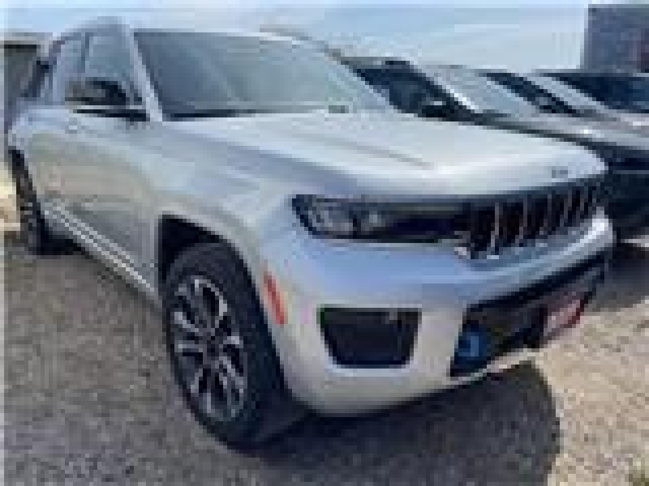 2023 Jeep Grand Cherokee 4xe Overland Photo3