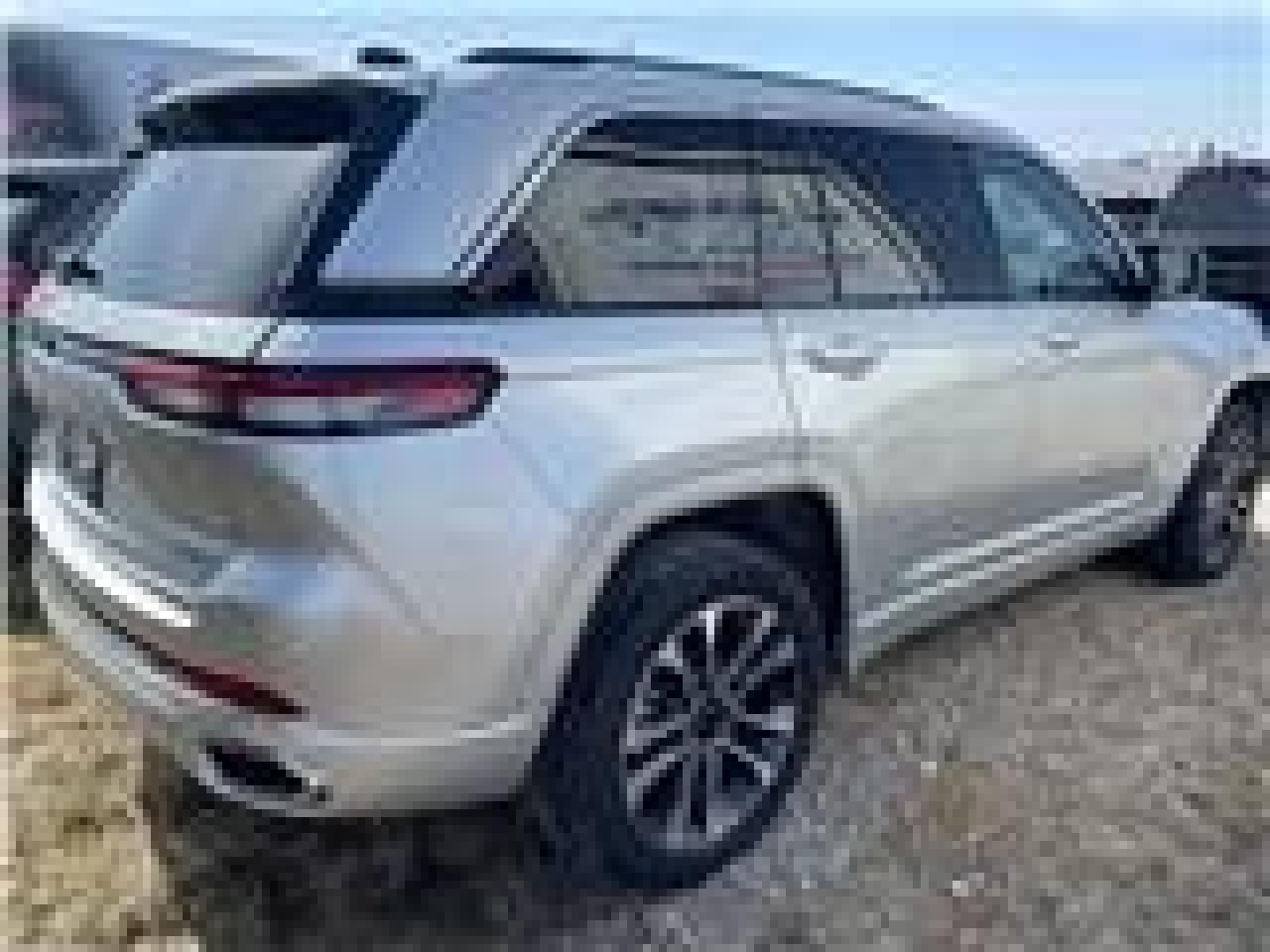 2023 Jeep Grand Cherokee 4xe Overland Photo2