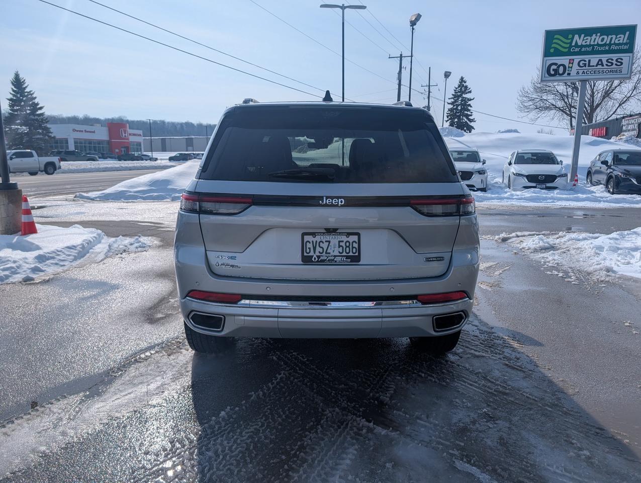 2023 Jeep Grand Cherokee 4xe Overland Photo3