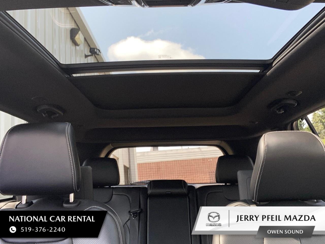 2023 Jeep Grand Cherokee 4xe Overland 4x4 Photo
