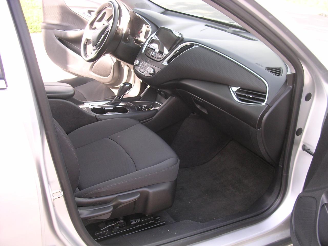 2018 Chevrolet Malibu LT - Photo #8