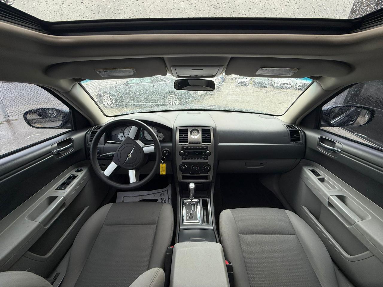 2006 Chrysler 300 Touring RWD - Photo #6