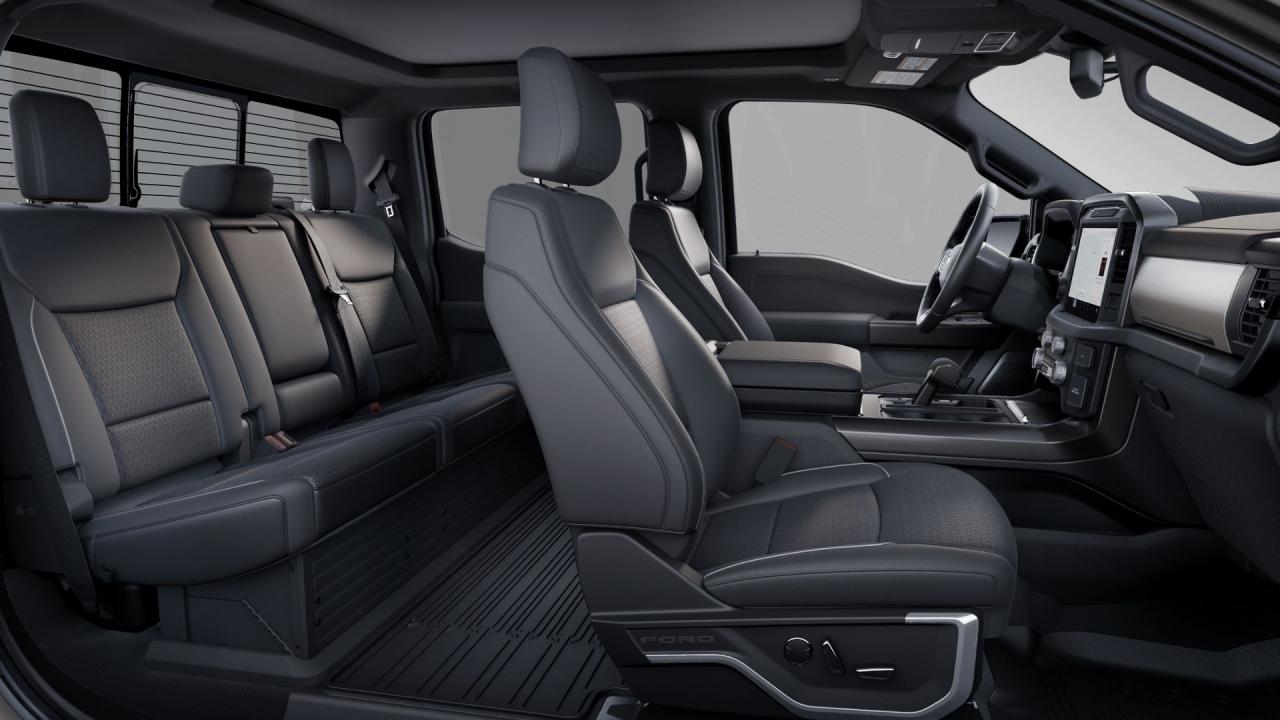 2025 Ford F-150 Lariat 4WD SuperCrew 5.5' Box Photo5