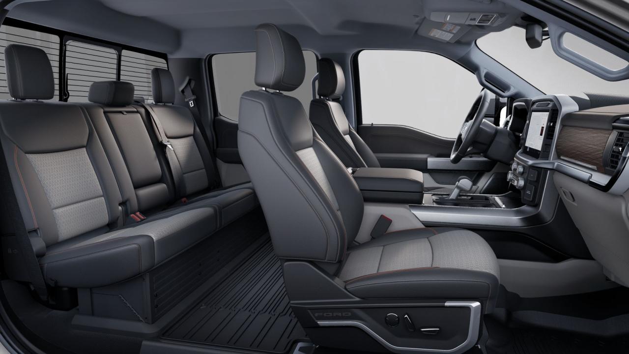 2025 Ford F-150 Lariat 4WD SuperCrew 5.5' Box Photo5
