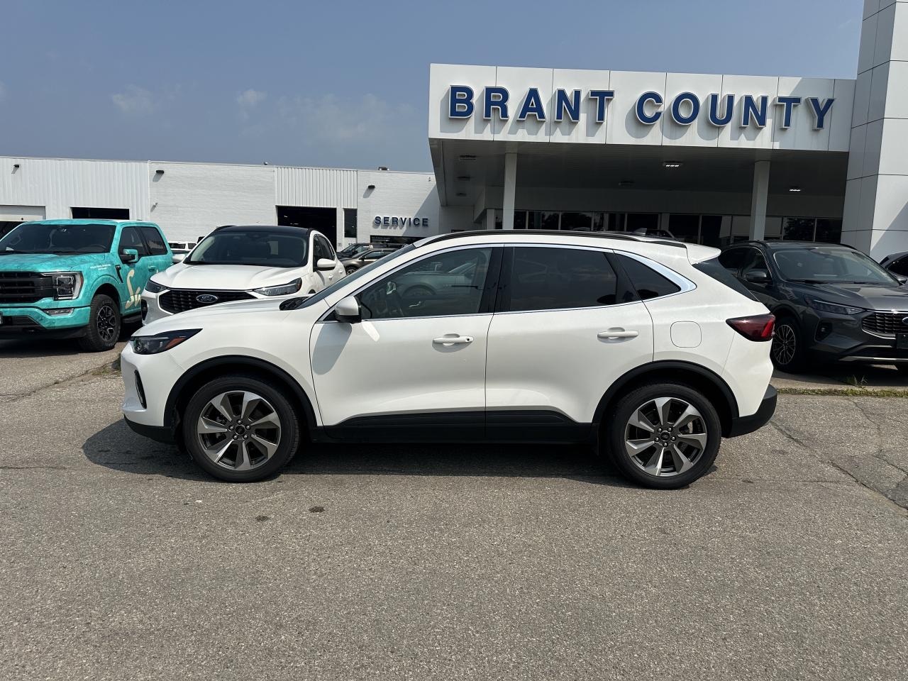 2023 Ford Escape Platinum Photo2