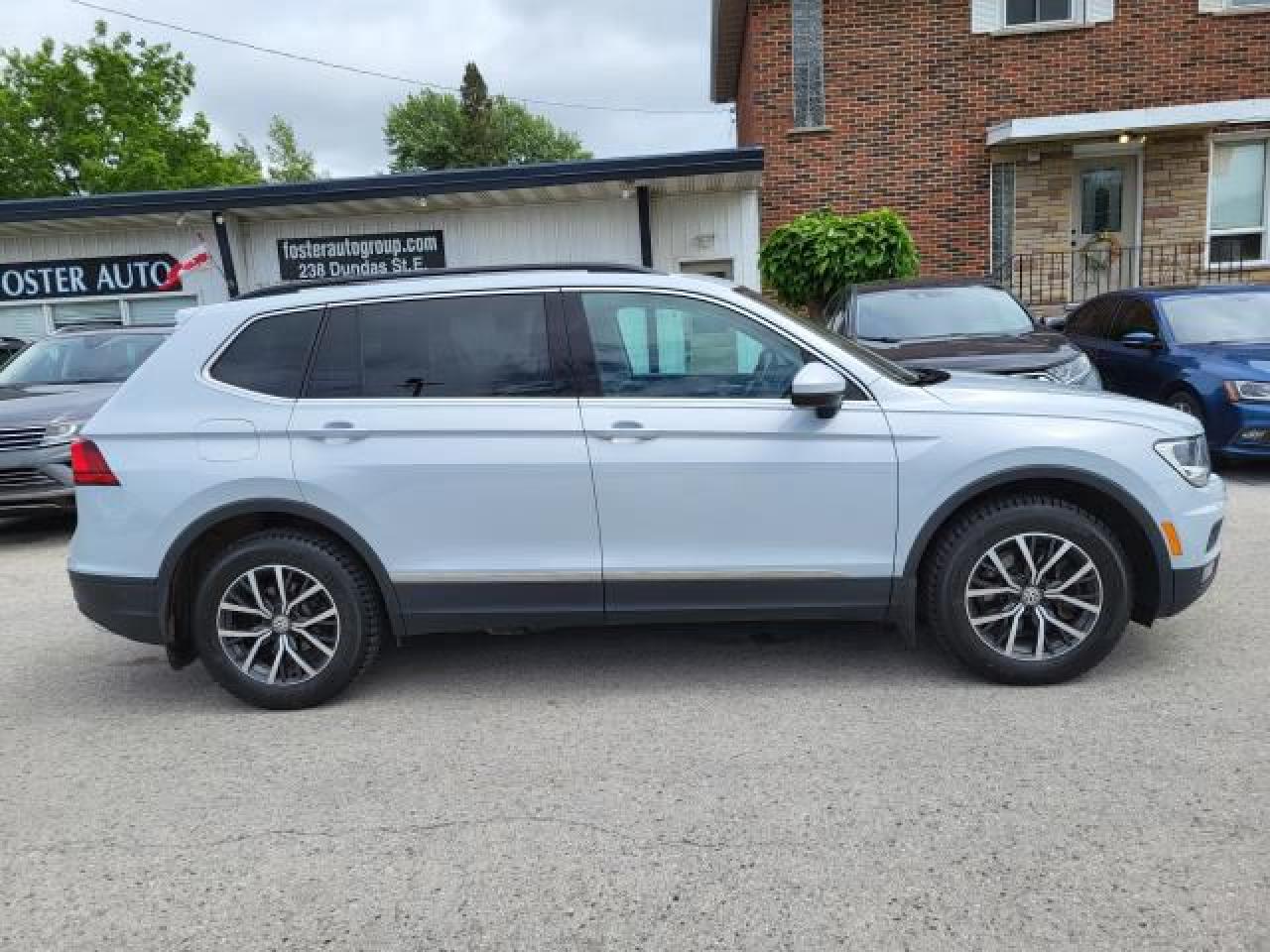 2018 Volkswagen Tiguan COMFORTLINE Photo2