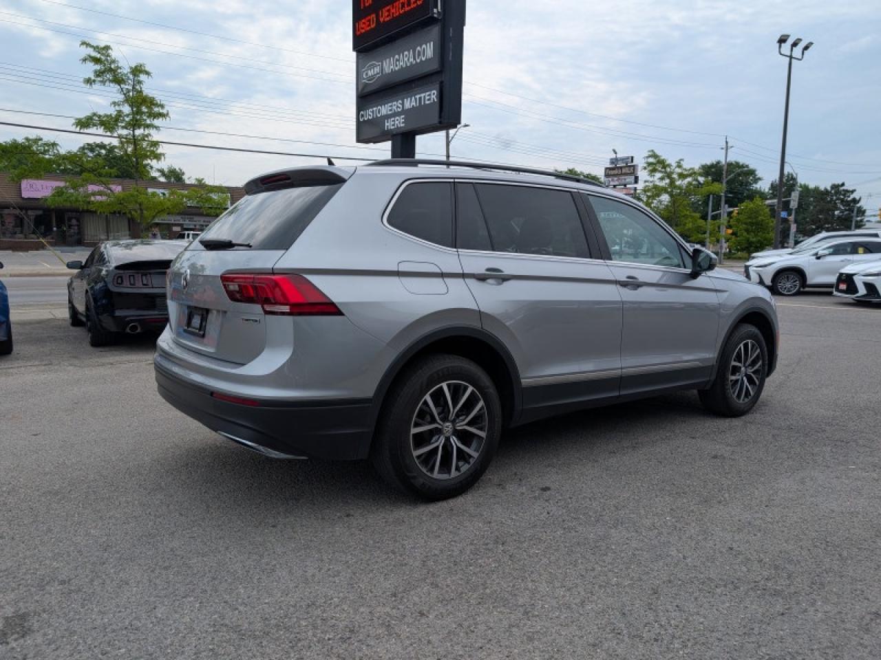 2021 Volkswagen Tiguan United Edition  **PANO ROOF** Photo4