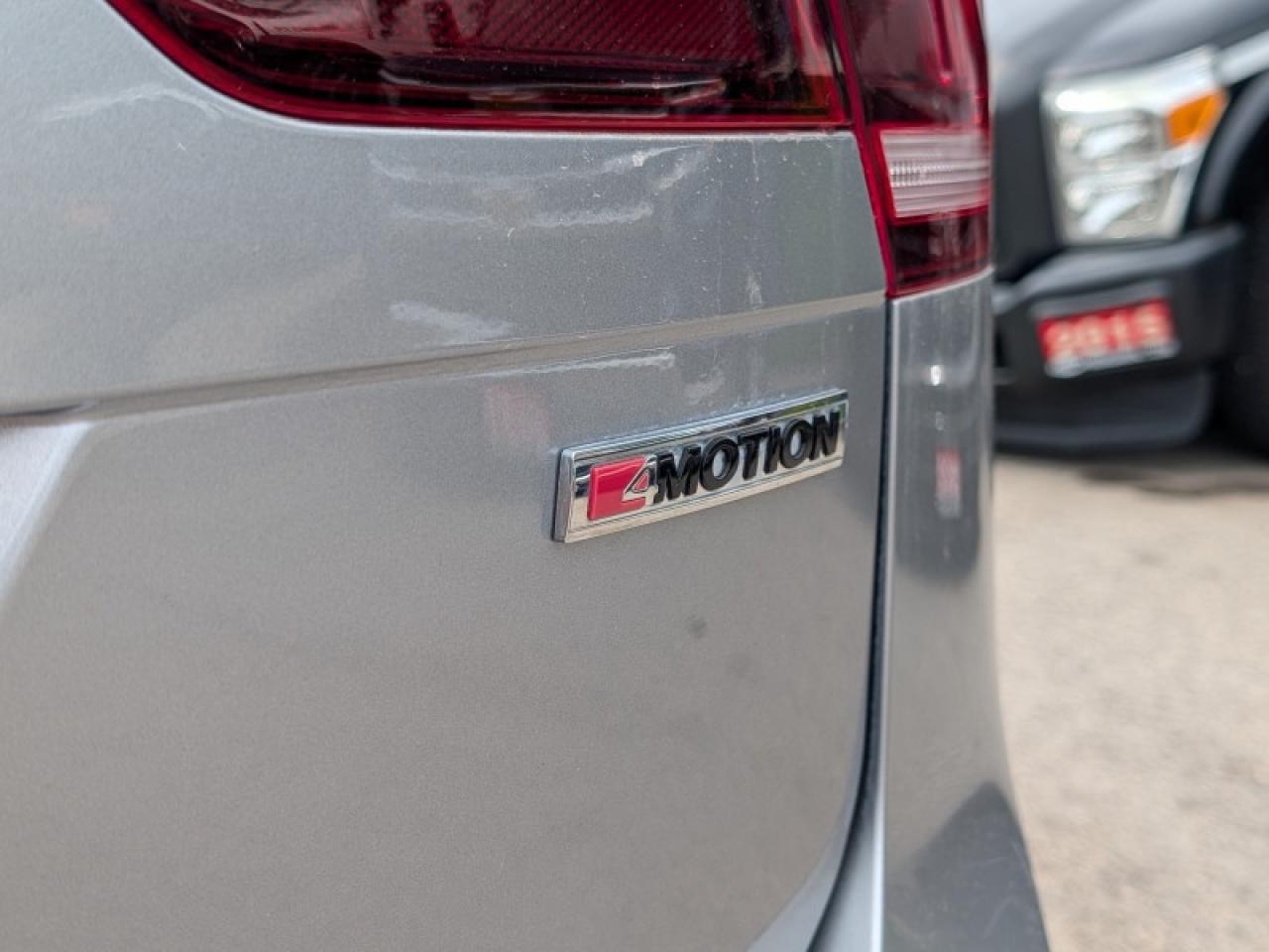 2021 Volkswagen Tiguan United Edition  **PANO ROOF** Photo