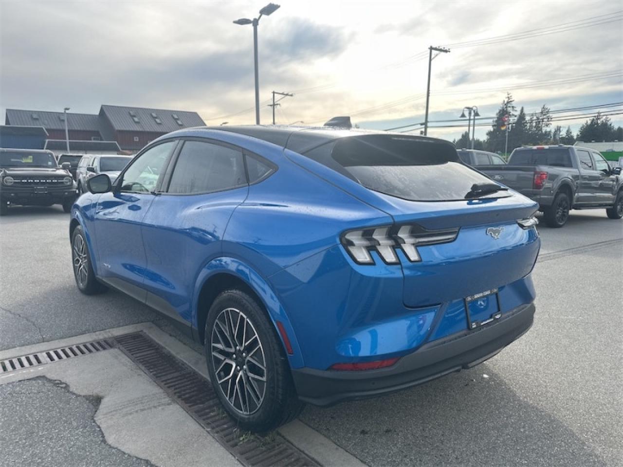 2025 Ford Mustang Mach-E Premium AWD Photo5