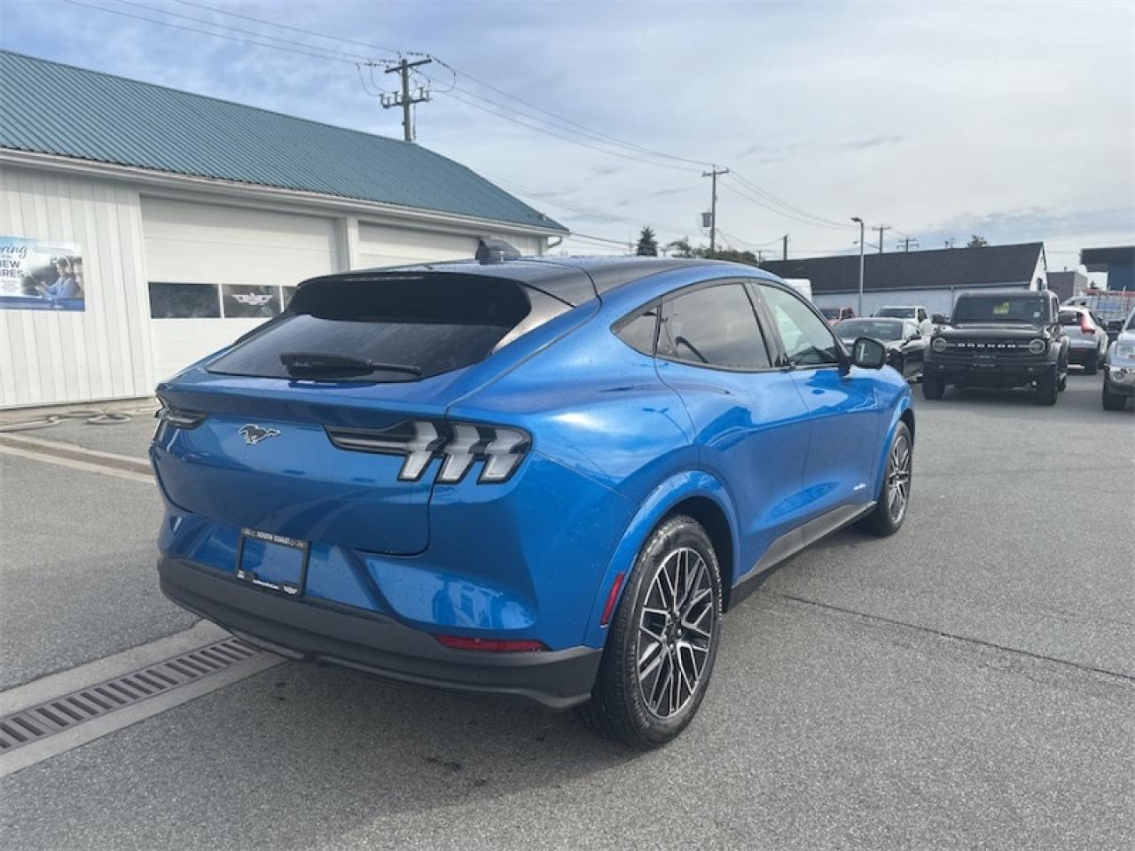 2025 Ford Mustang Mach-E Premium AWD Photo4