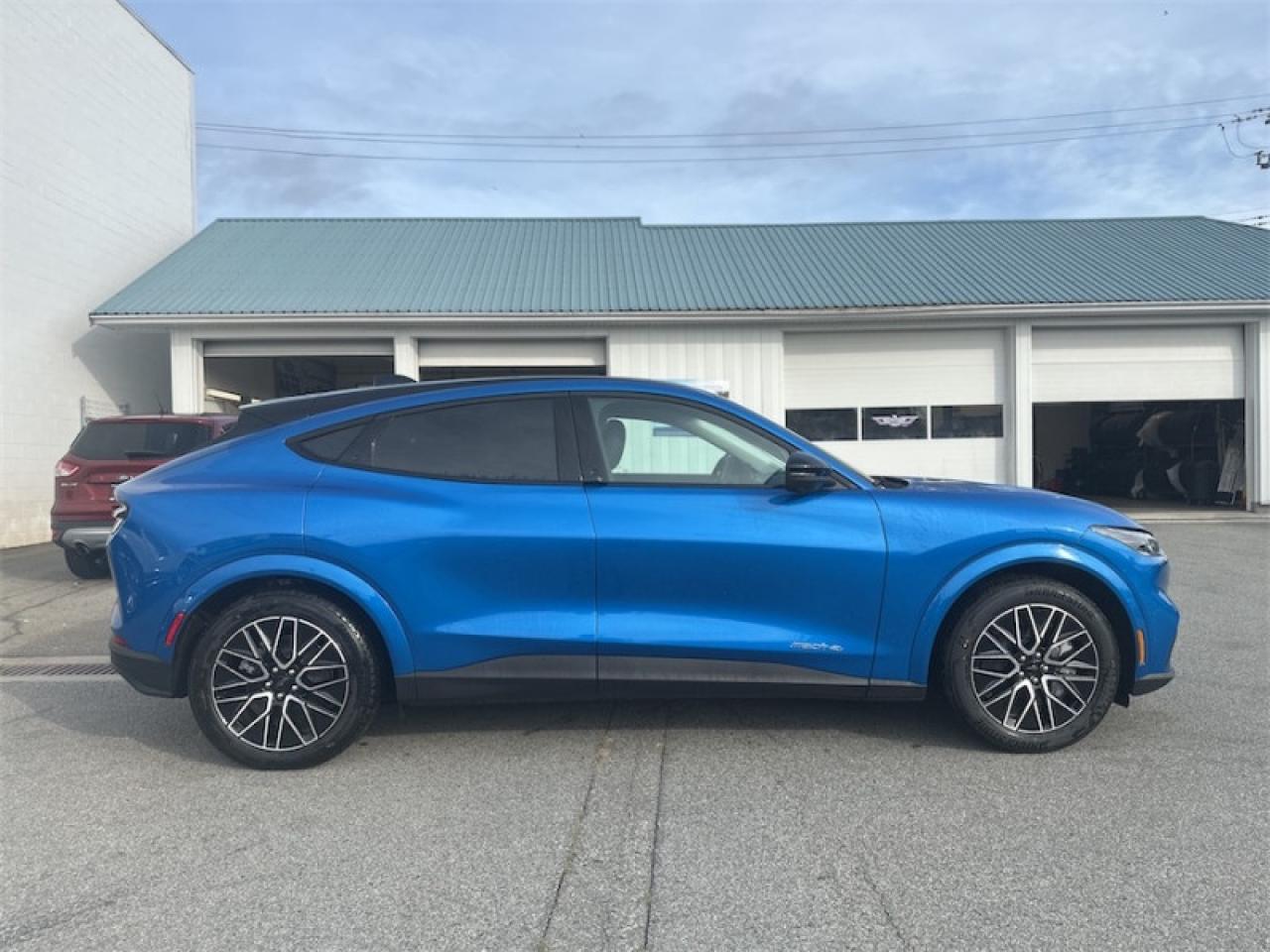 2025 Ford Mustang Mach-E Premium AWD Photo5