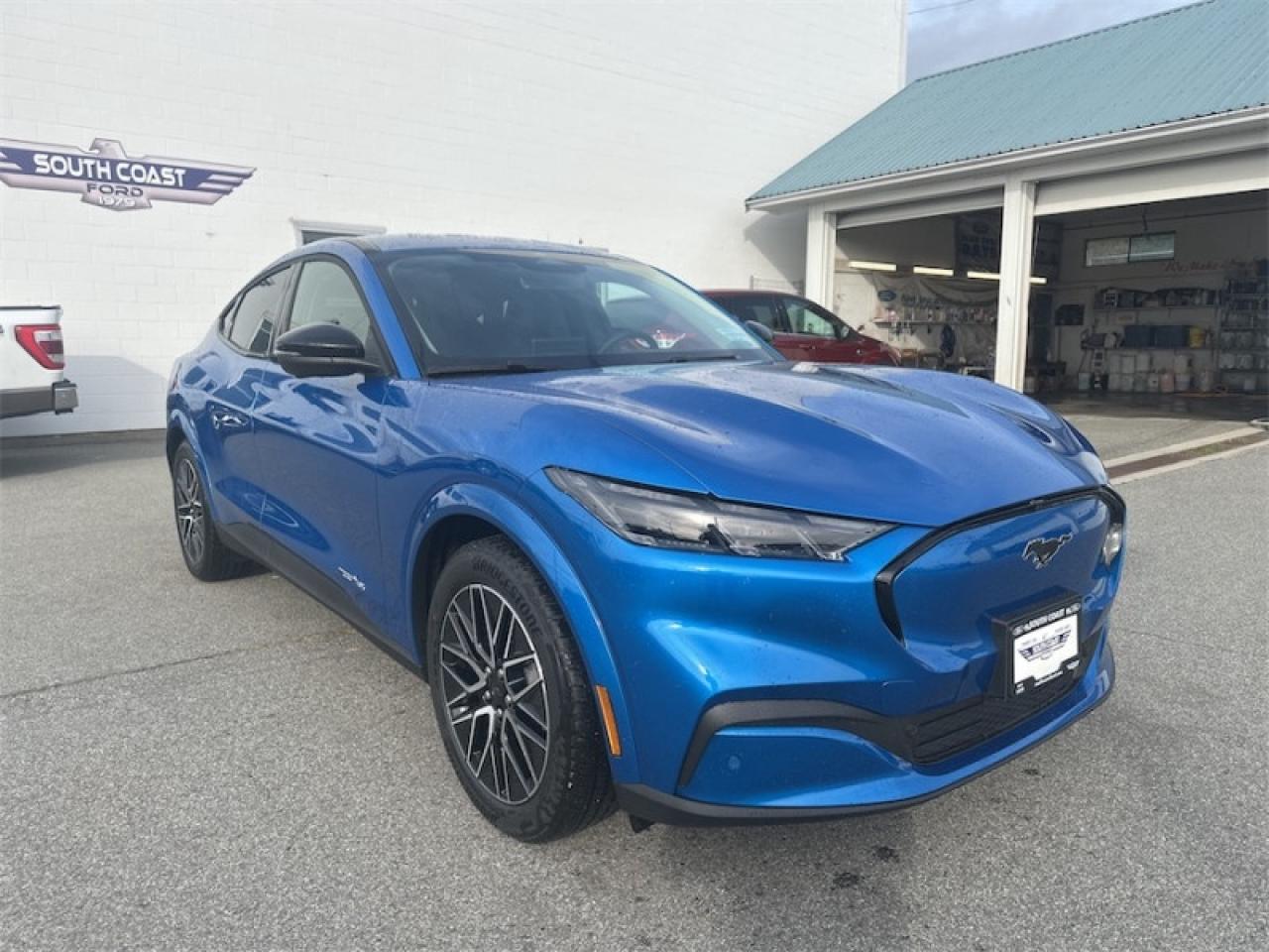 2025 Ford Mustang Mach-E Premium AWD Photo5