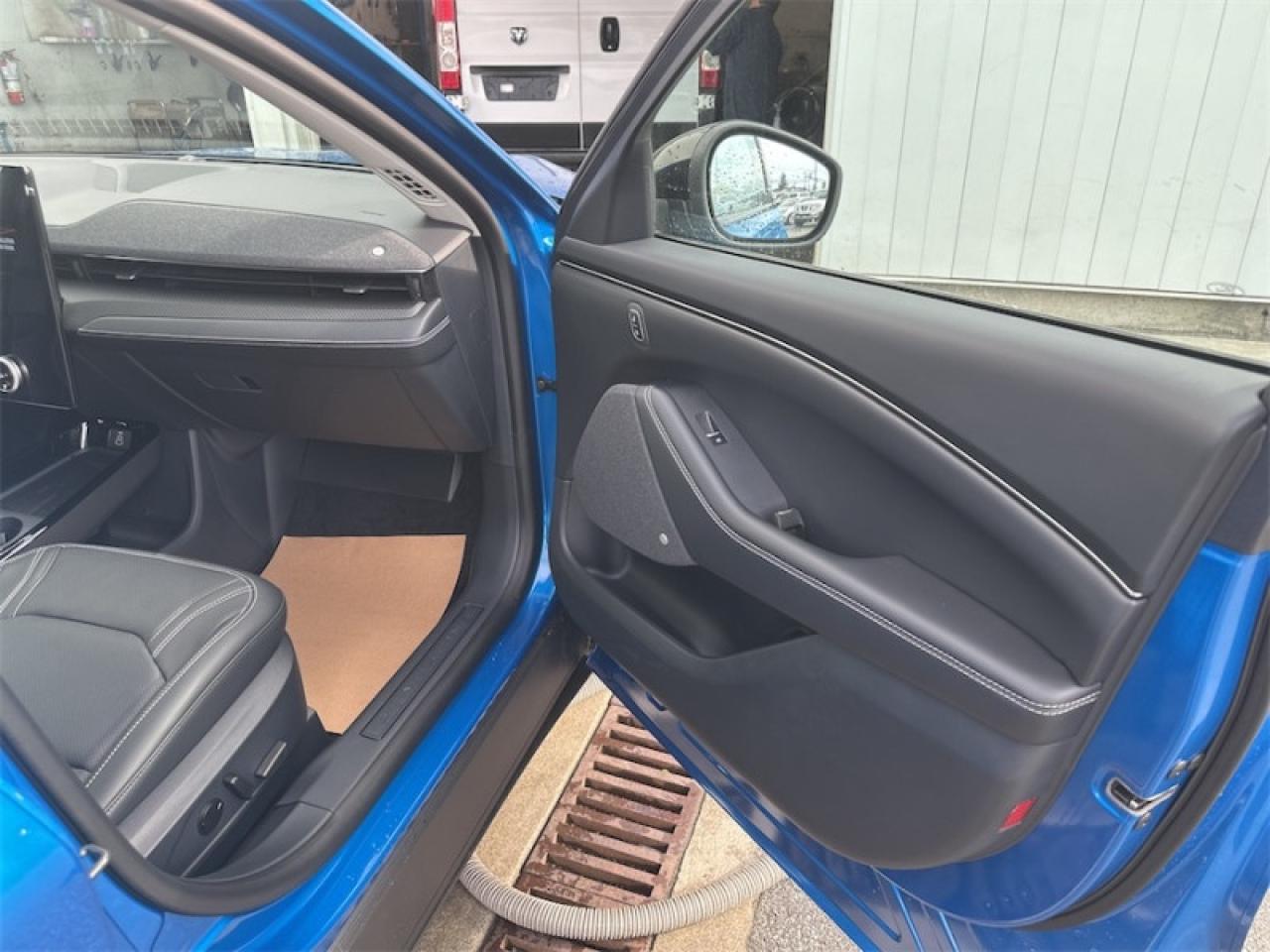 2025 Ford Mustang Mach-E Premium AWD Photo5