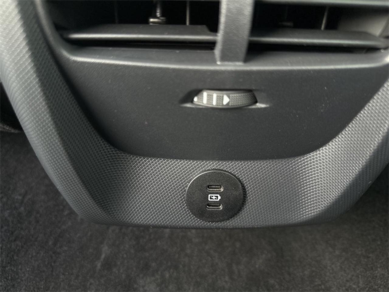 2025 Ford Mustang Mach-E Premium AWD Photo5