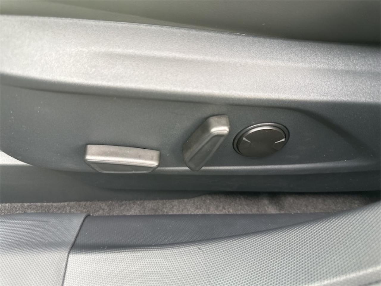 2025 Ford Mustang Mach-E Premium AWD Photo5